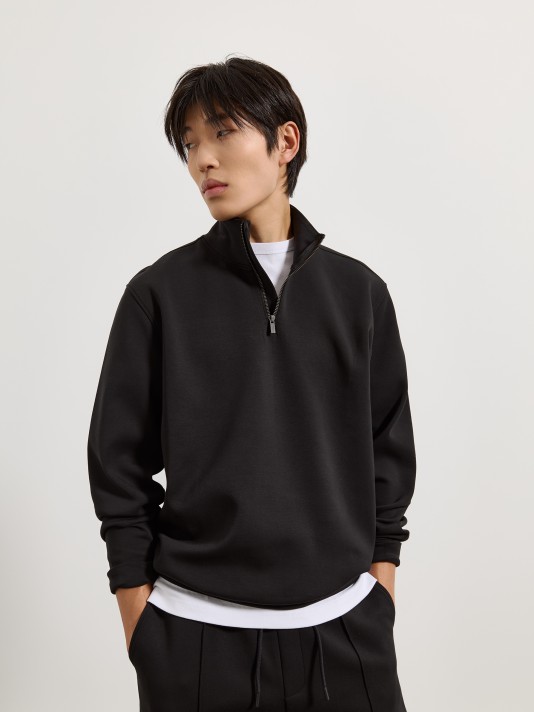 Sweatshirt com gola de fecho