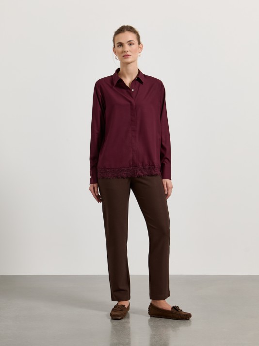 Camisa com detalhe em renda Camisa com detalhe em renda